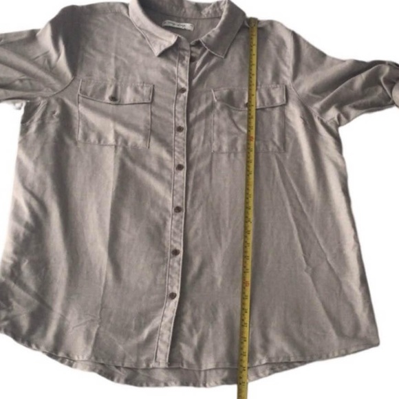 🌶️ 3 for $20 🌶️ - Size 1XL - In Every Story - Very Soft Grey Button Down - Picture 3 of 9